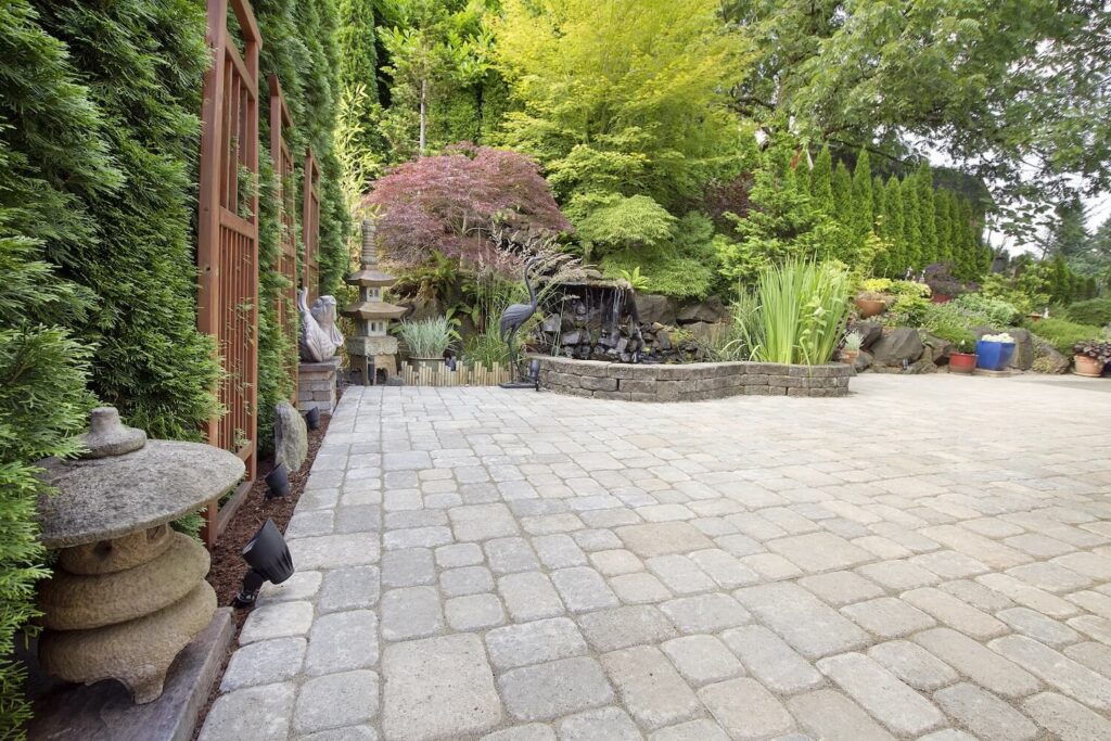 Why Winter Time Is a Great Time to Start Your Outdoor Hardscape or paver Project